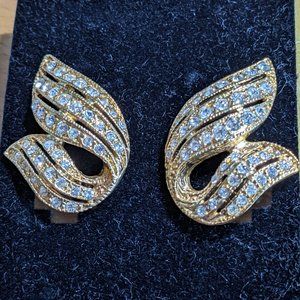 Clip-on earrings: rhinestone and gold-tone